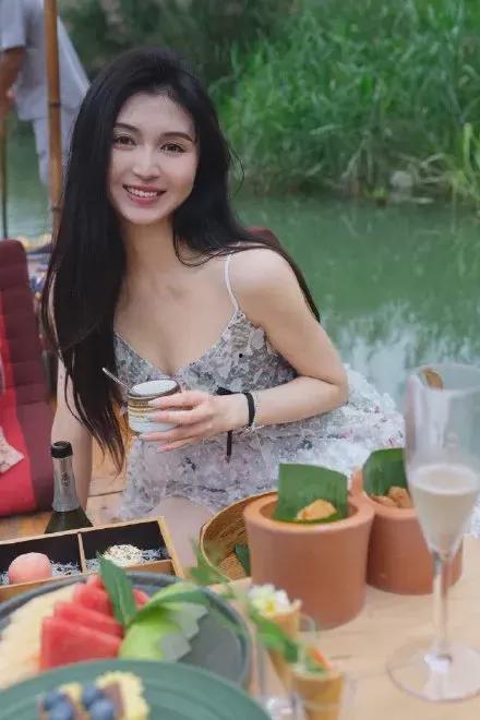 徐州女孩网红吃瓜事件,网络舆论的风暴与反思