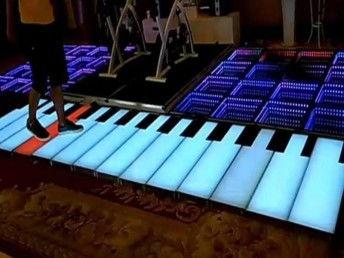 弹钢琴的抖音网红吃瓜