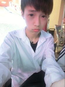 广州帅哥网红吃瓜,揭秘网红美食背后的故事