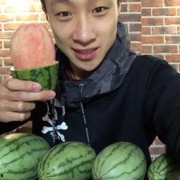 云南网红小伙吃瓜视频