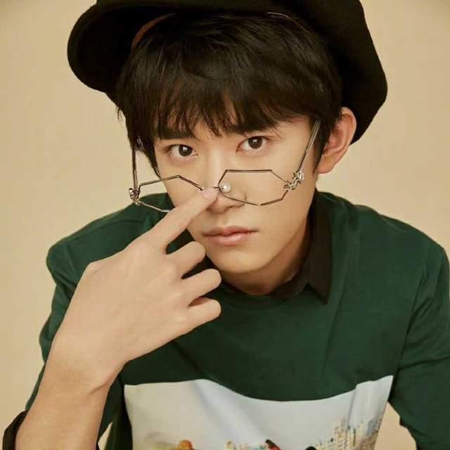 吃瓜易烊千玺百度网盘,揭秘明星私下趣味生活